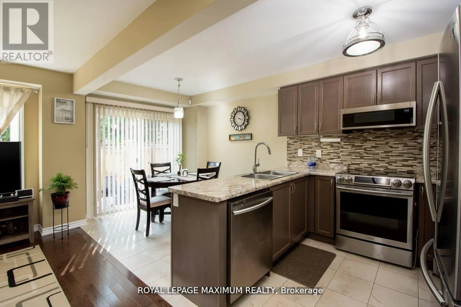 8 - 31 TOWNLINE