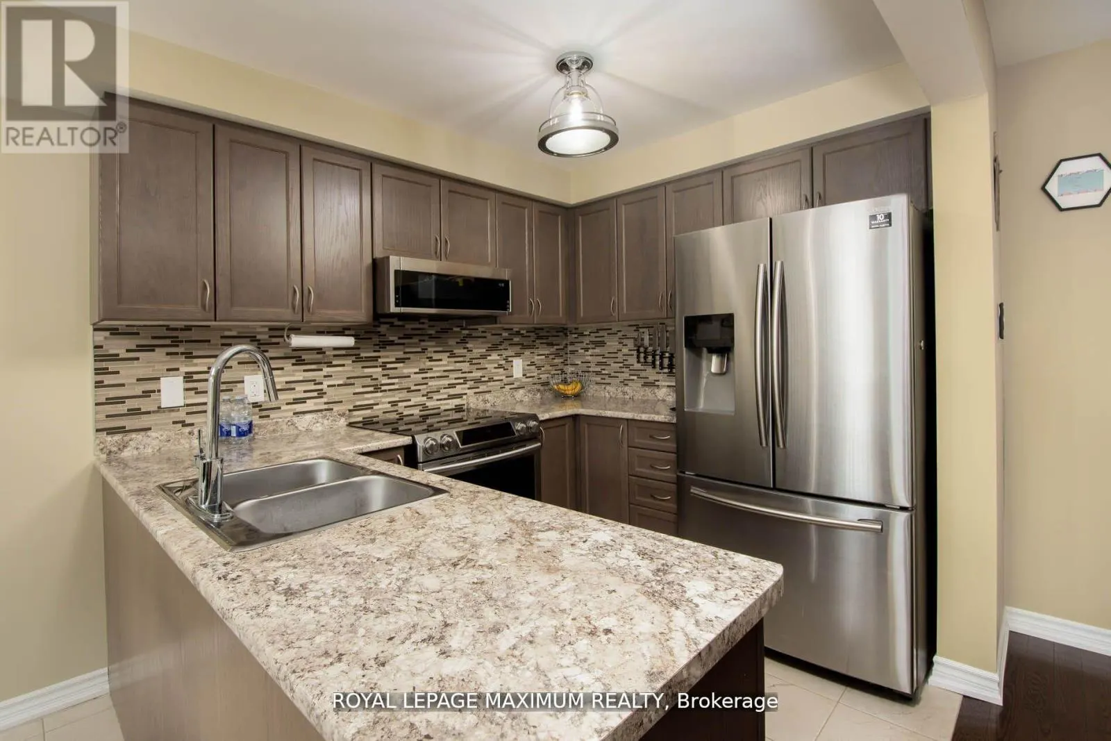8 - 31 TOWNLINE