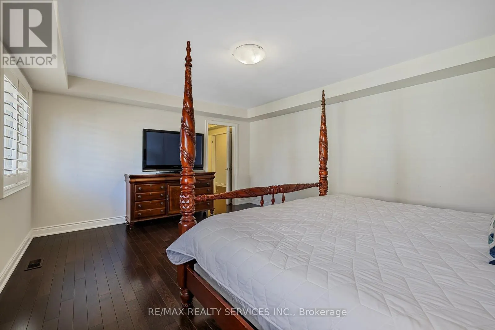 5 PERTH STREET