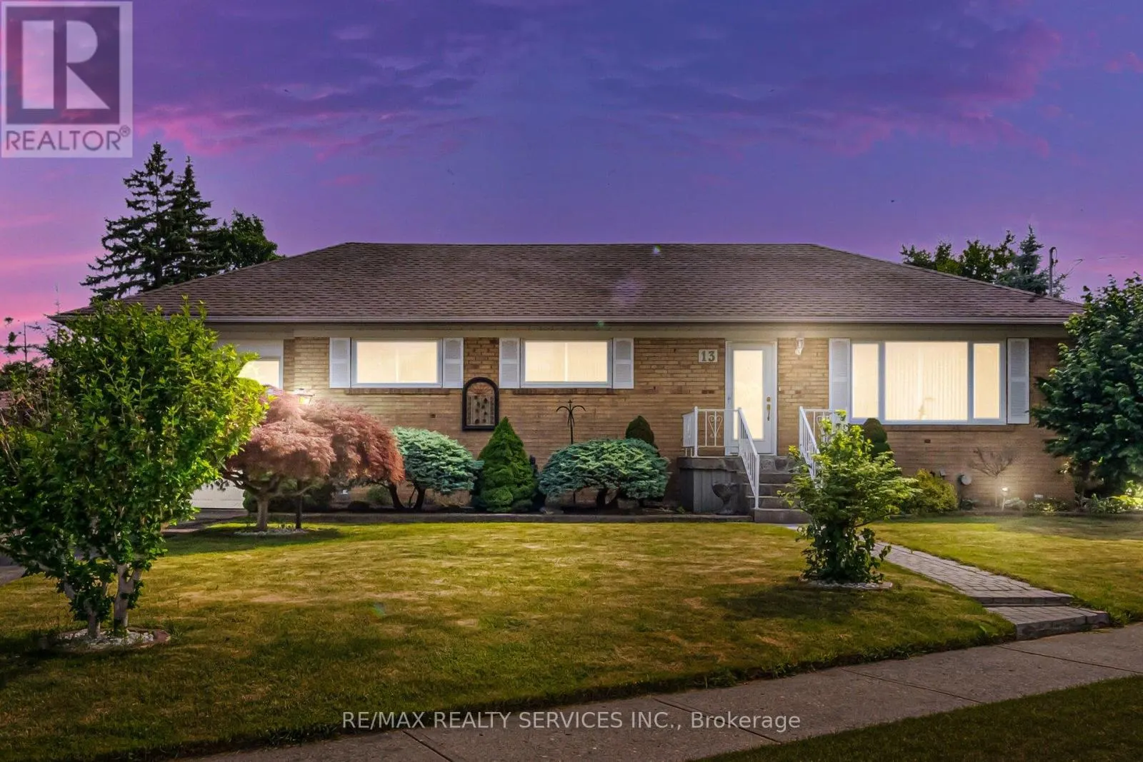 13 BAIRSTOW CRESCENT