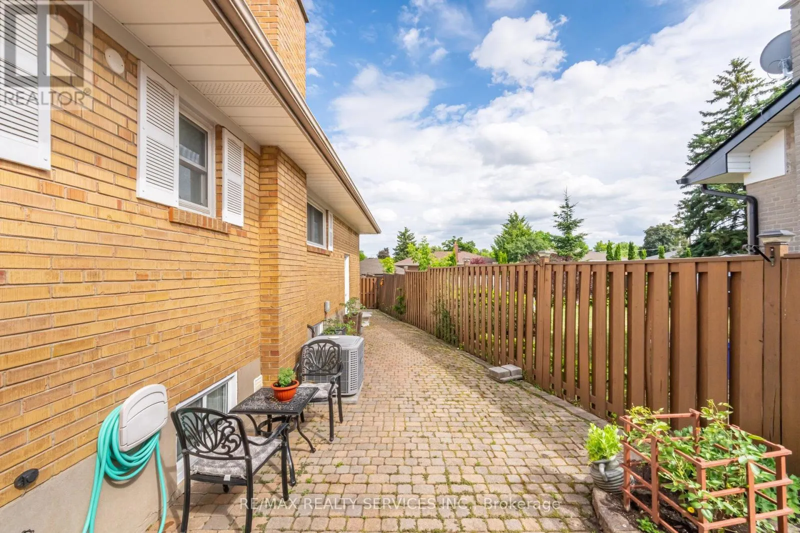 13 BAIRSTOW CRESCENT