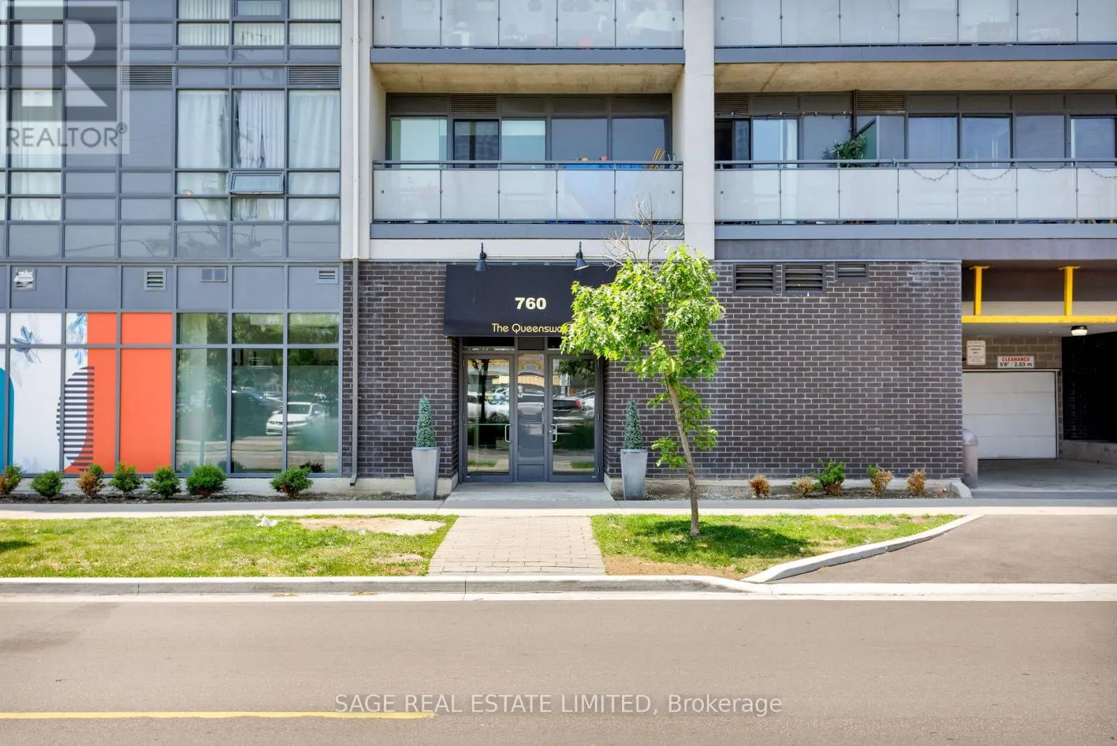 401 - 760 THE QUEENSWAY