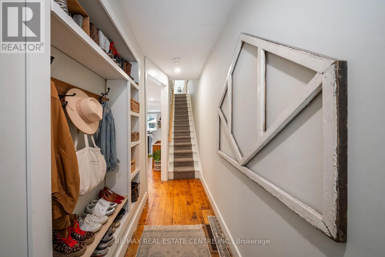 34 ZINA STREET