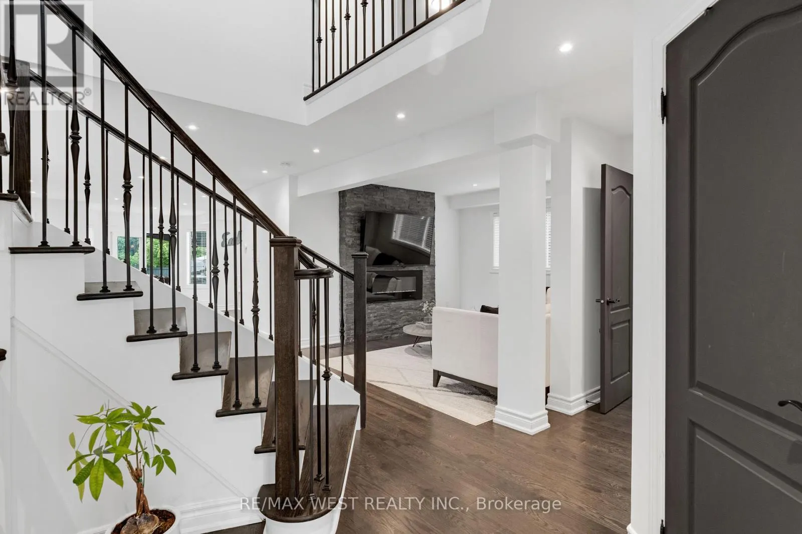 43 WAKELY BOULEVARD