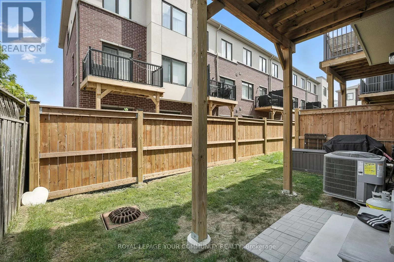19 HEATHROW LANE