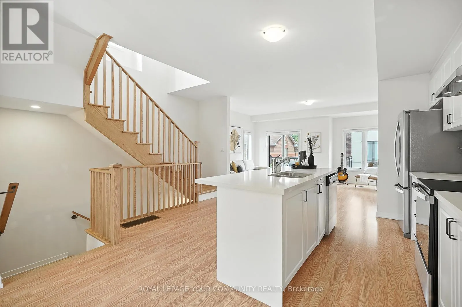19 HEATHROW LANE