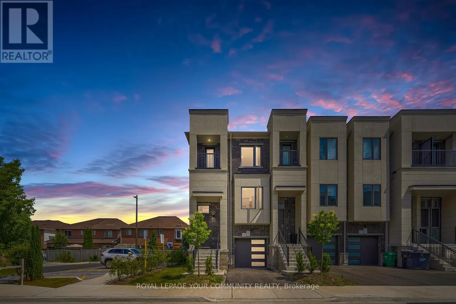19 HEATHROW LANE