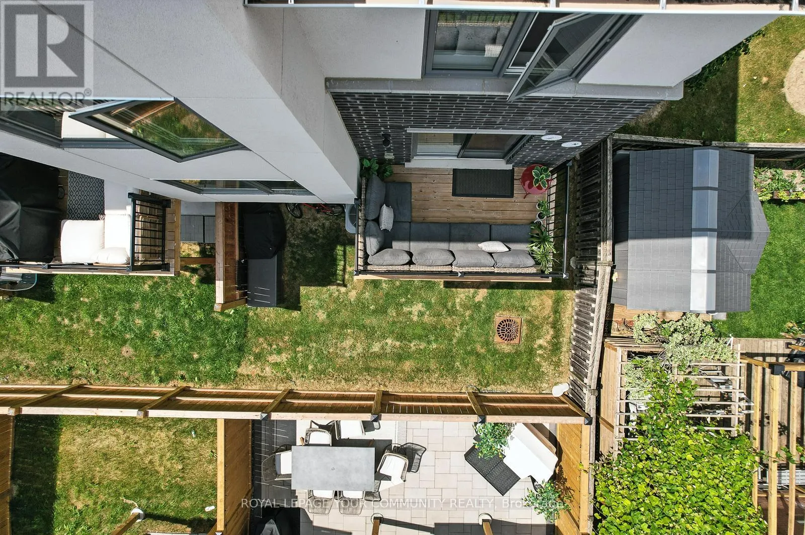 19 HEATHROW LANE