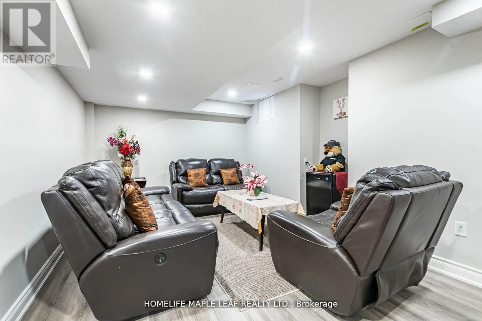 34 JOLANA CRESCENT