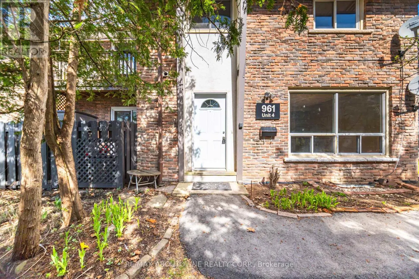 4 - 961 FRANCIS ROAD