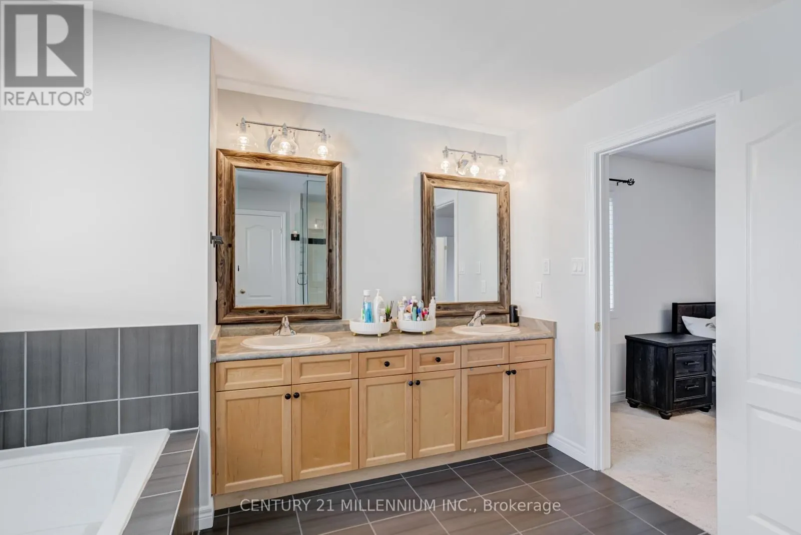 82 WARDLAW AVENUE
