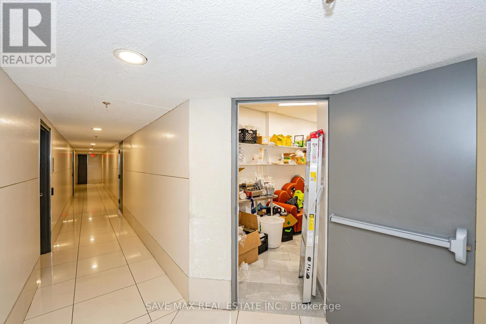G15 - 2340 DUNDAS STREET W