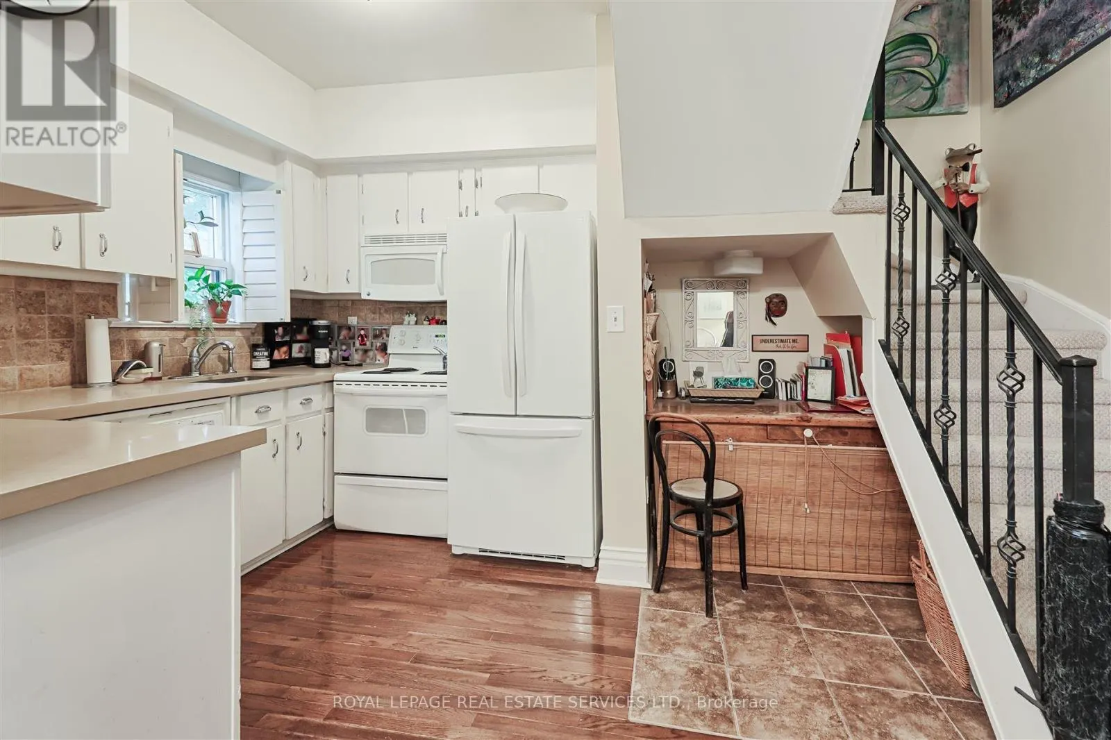93 MEDLAND CRESCENT