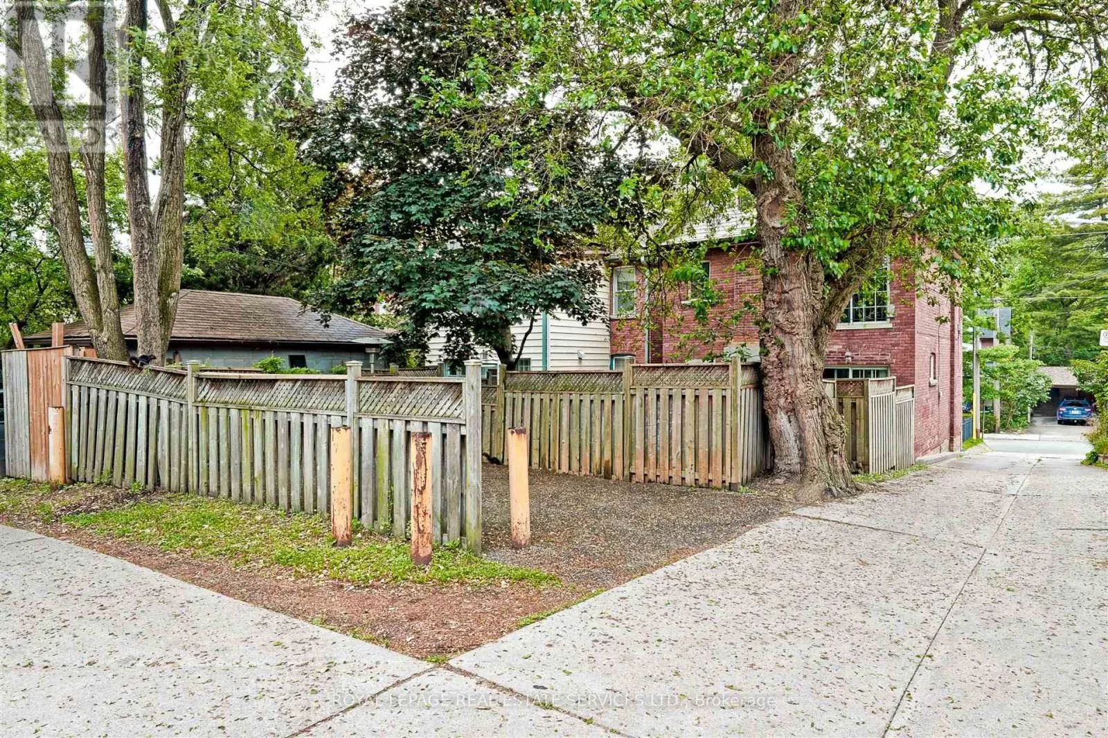 93 MEDLAND CRESCENT