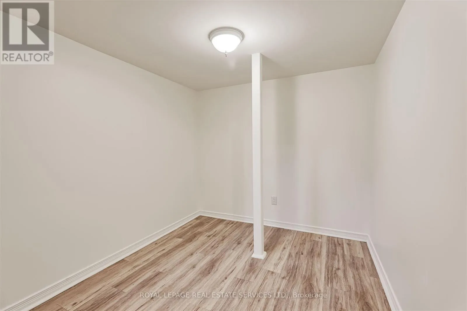 93 MEDLAND CRESCENT