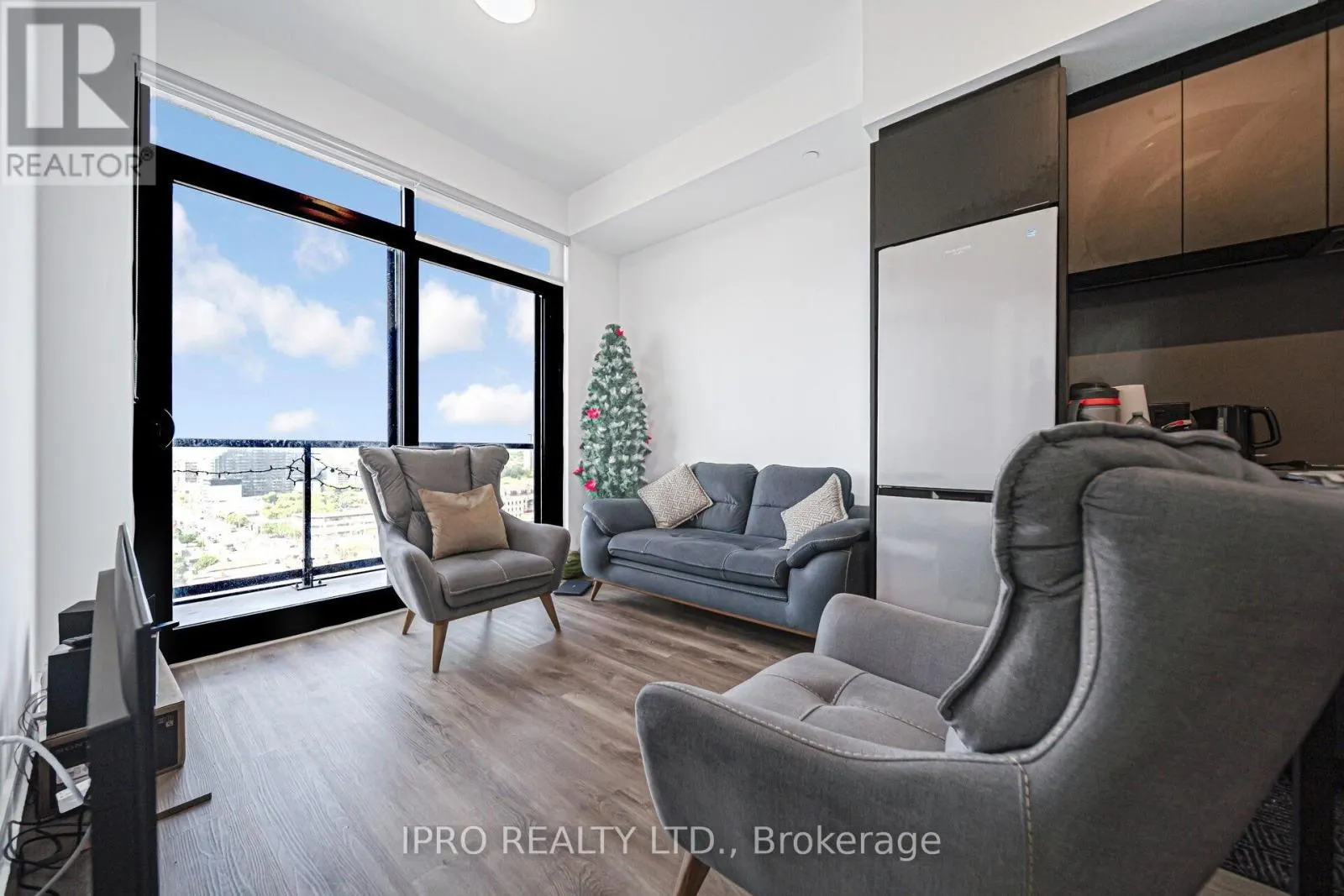 1714 - 86 DUNDAS STREET E