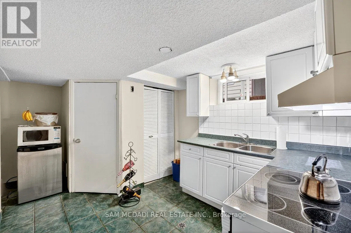 42 PETER STREET N