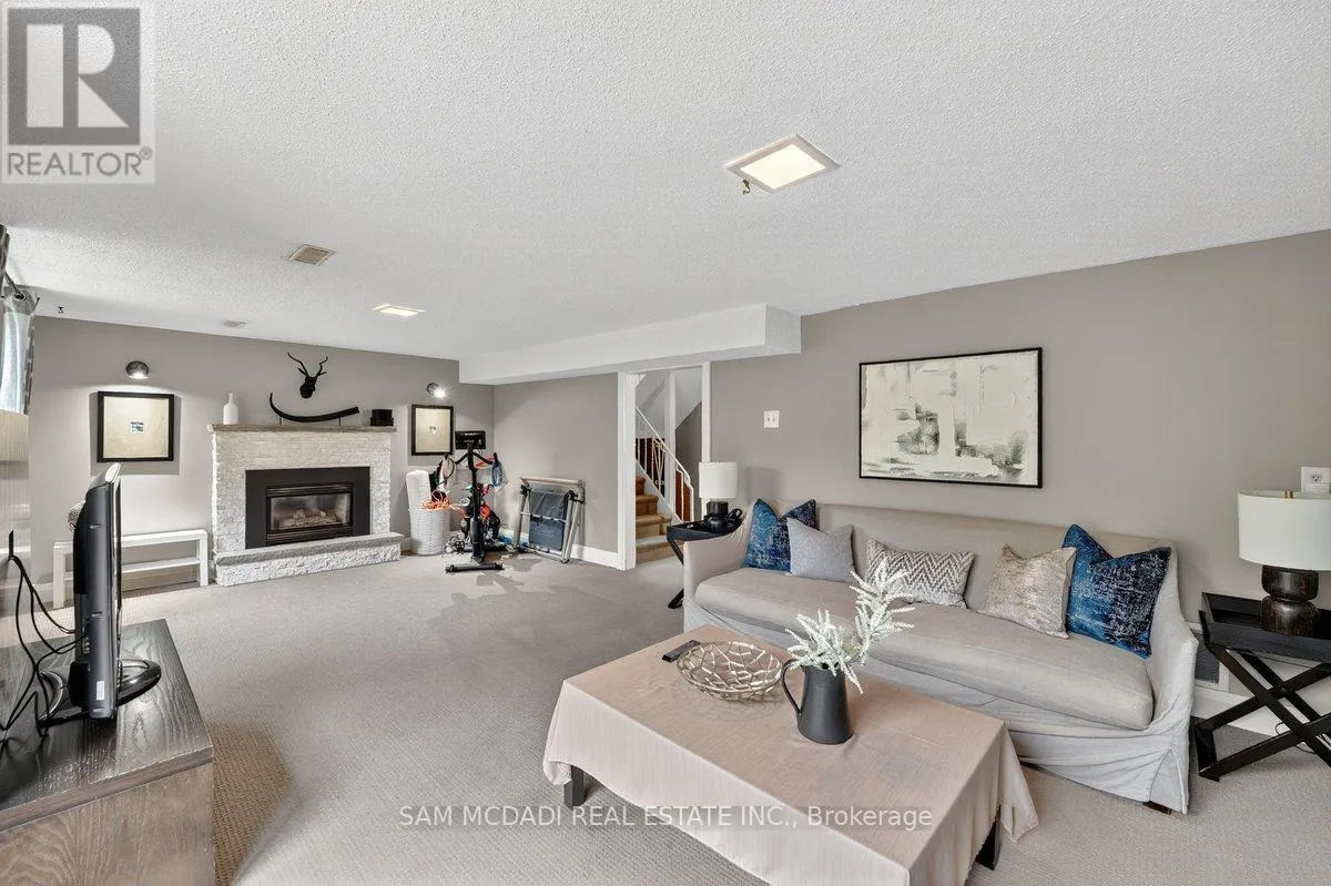 42 PETER STREET N