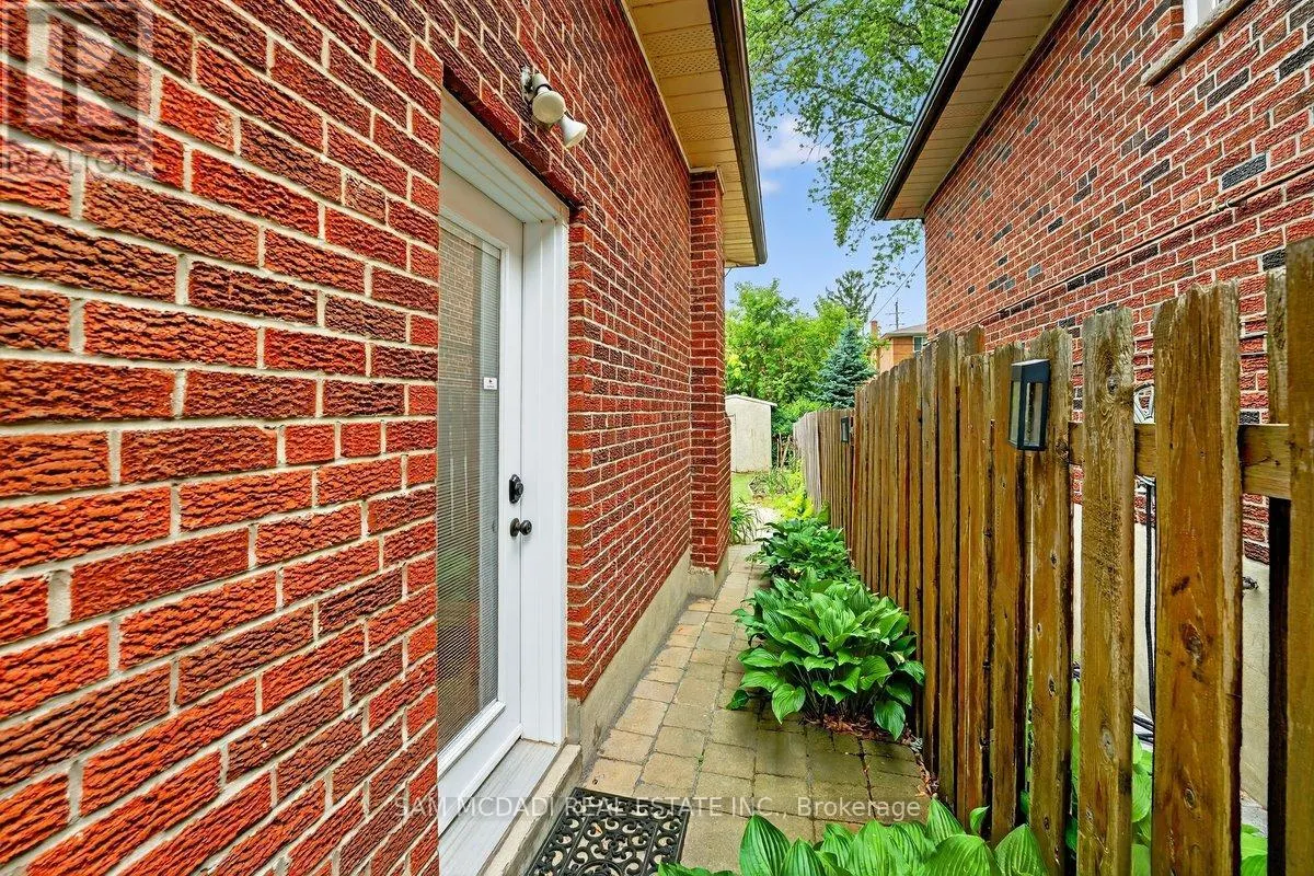 42 PETER STREET N