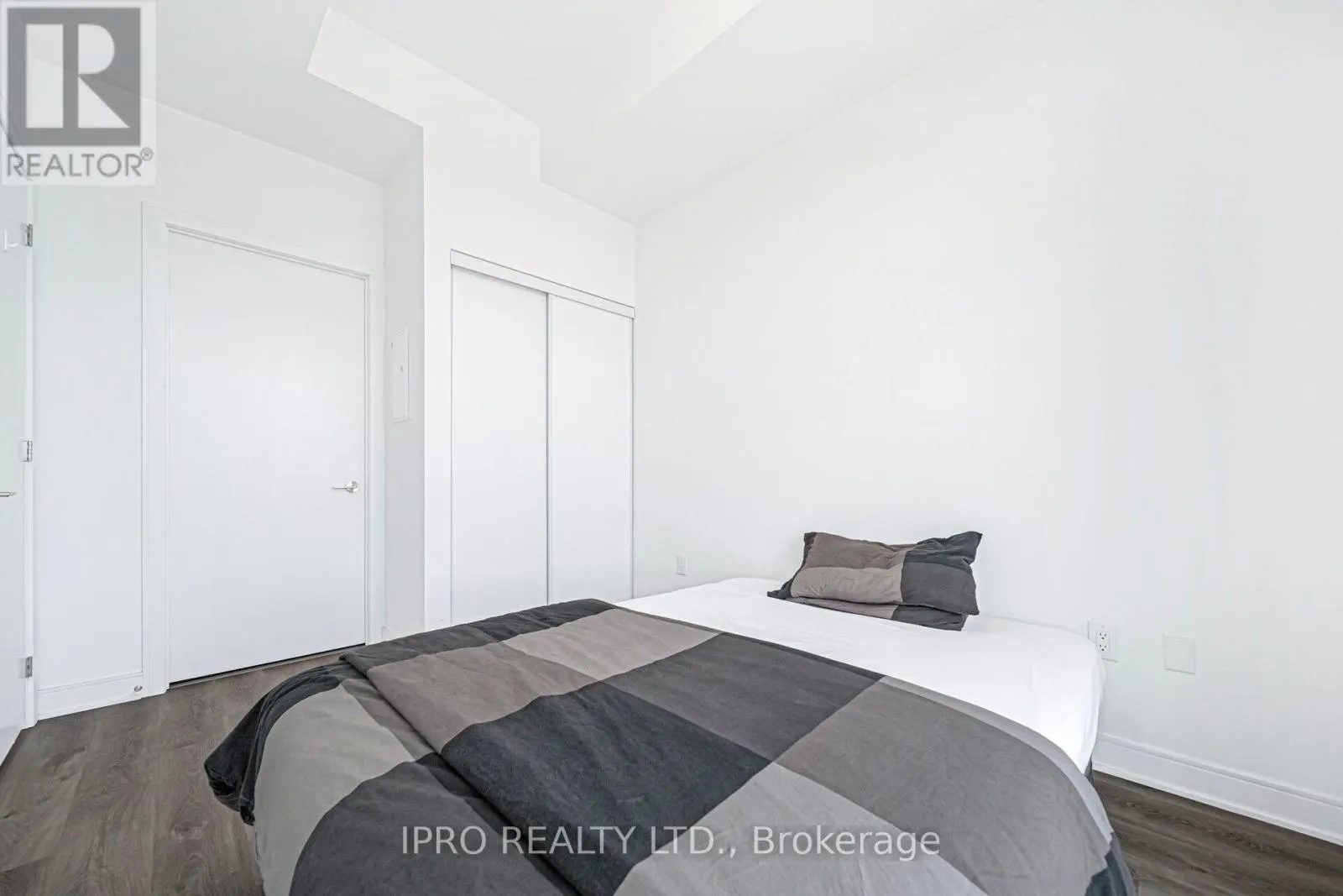 1714 - 86 DUNDAS STREET E