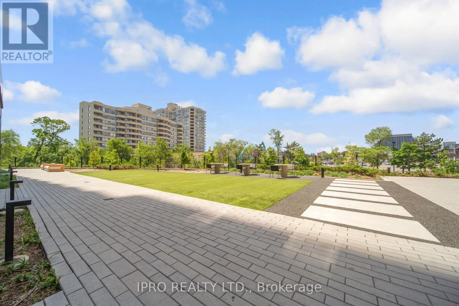1714 - 86 DUNDAS STREET E