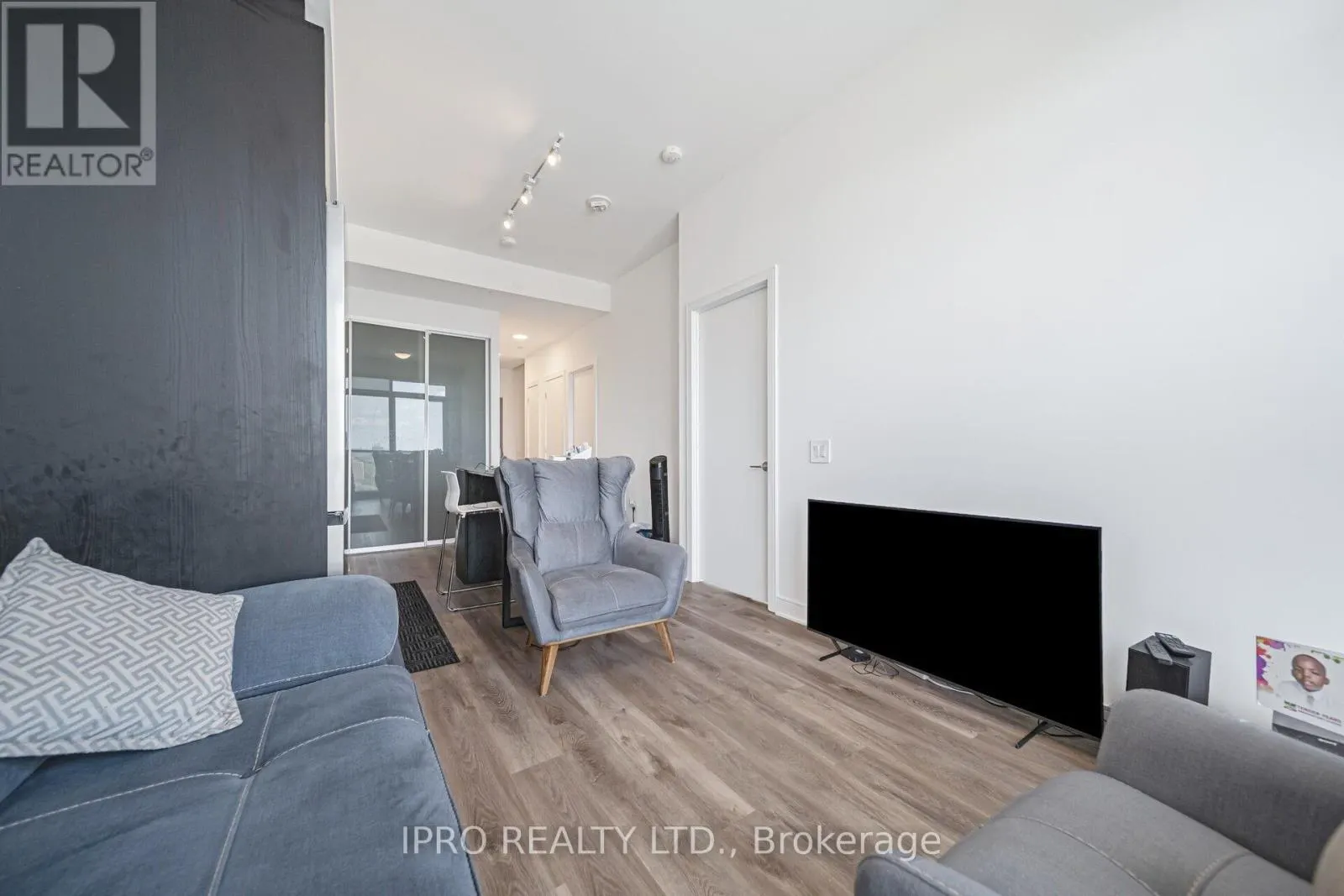 1714 - 86 DUNDAS STREET E