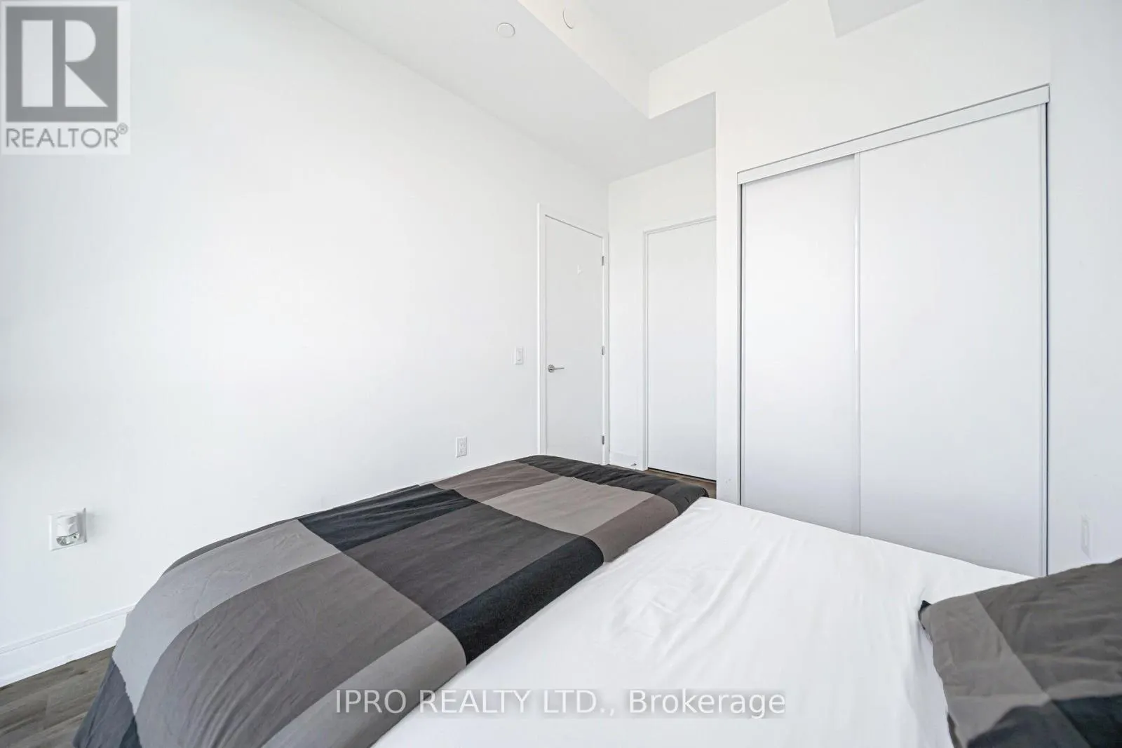 1714 - 86 DUNDAS STREET E