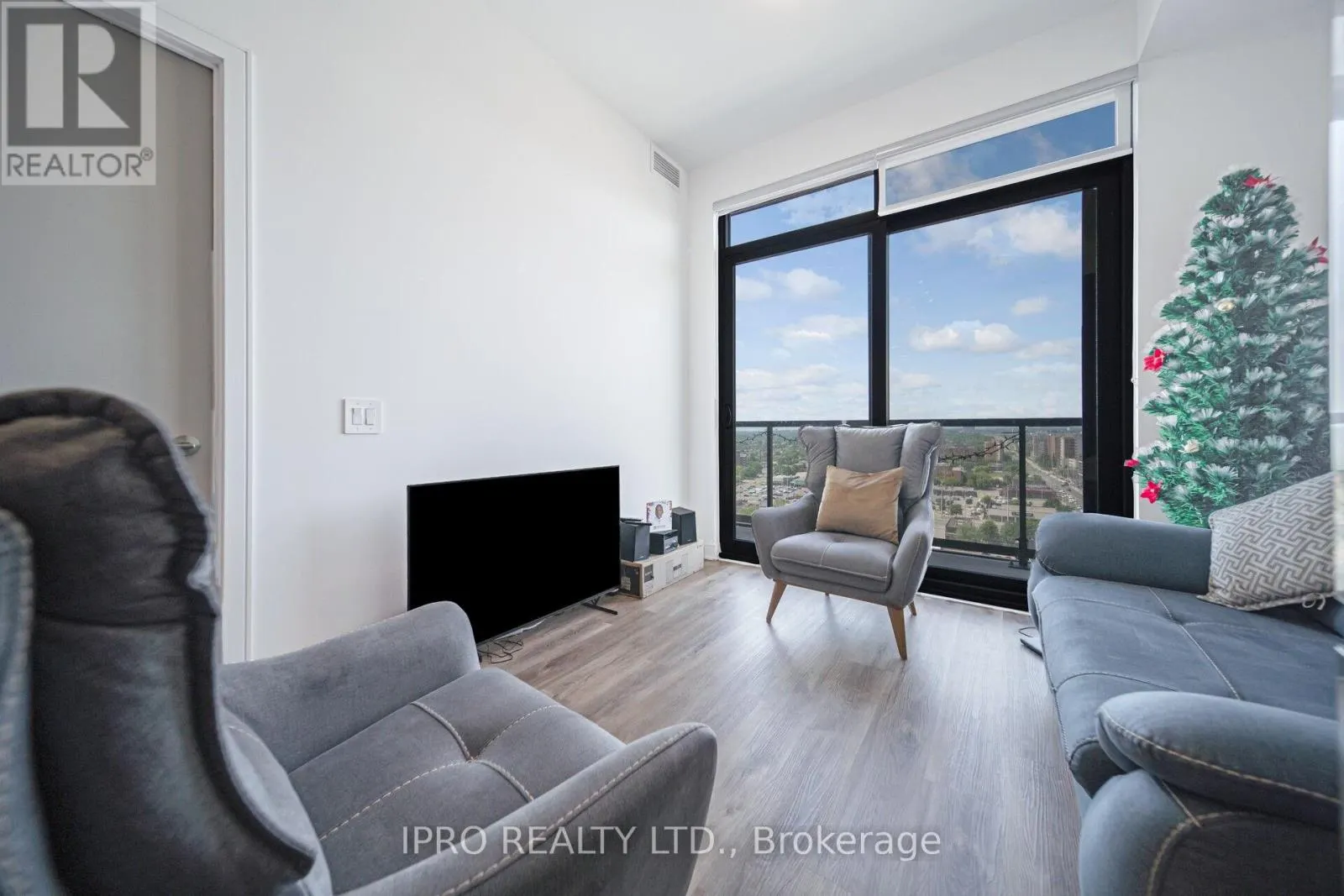 1714 - 86 DUNDAS STREET E