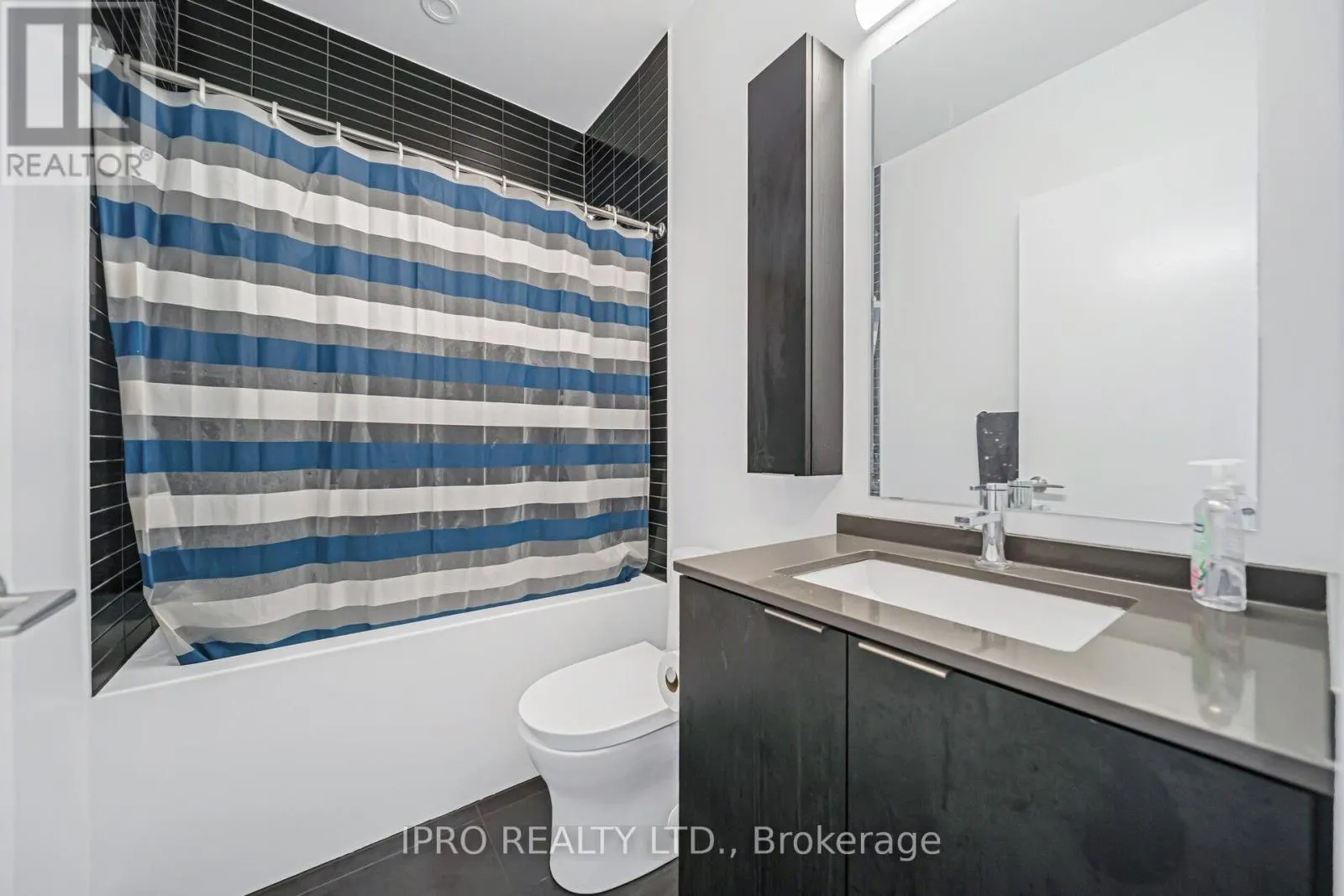 1714 - 86 DUNDAS STREET E