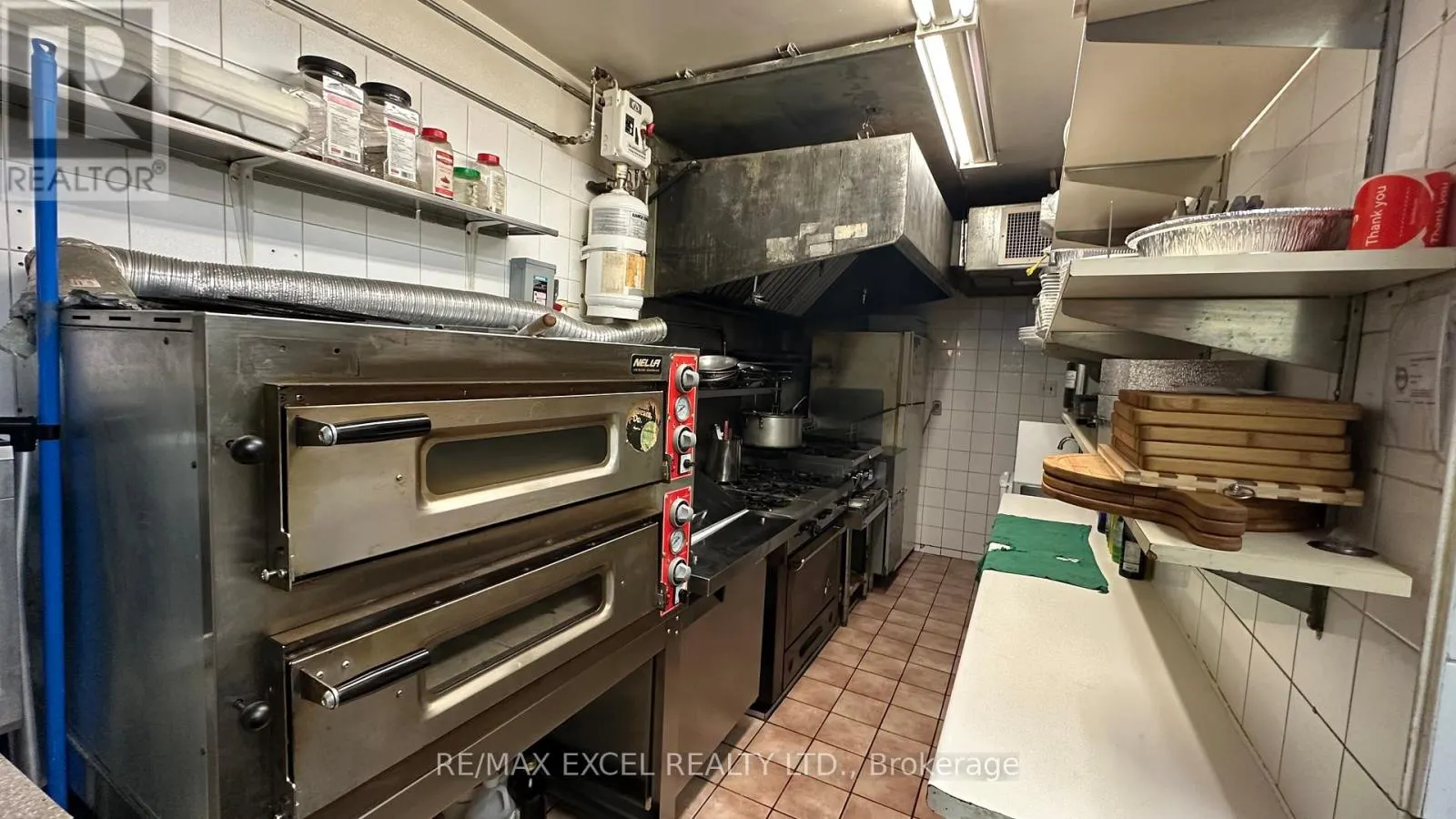 2372 BLOOR STREET W