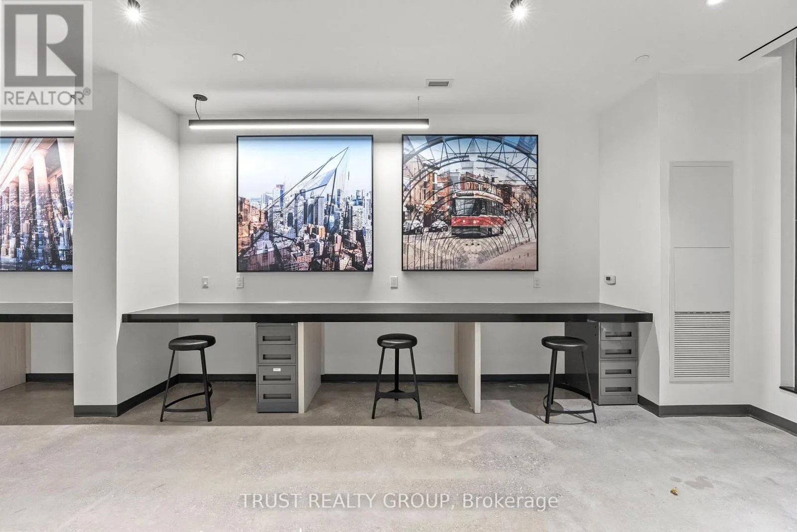 911 - 1808 ST. CLAIR AVENUE W