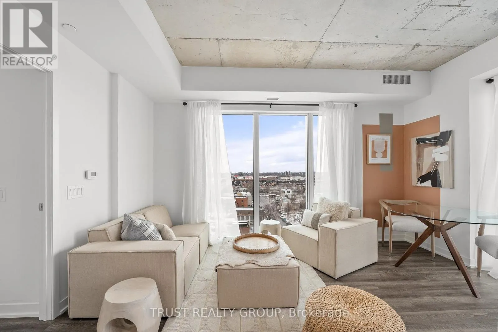 911 - 1808 ST. CLAIR AVENUE W