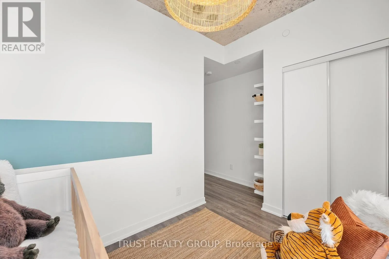911 - 1808 ST. CLAIR AVENUE W