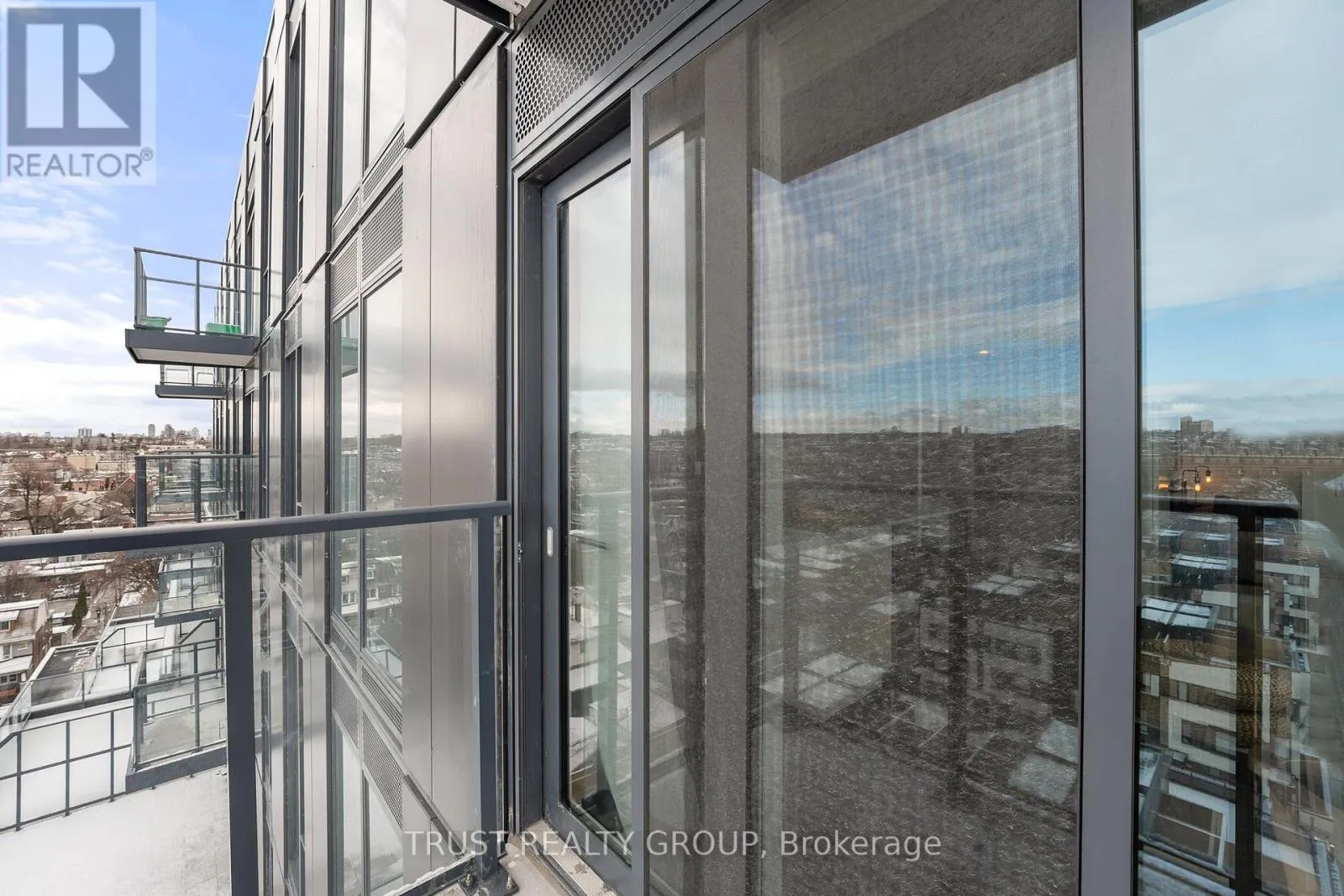 911 - 1808 ST. CLAIR AVENUE W