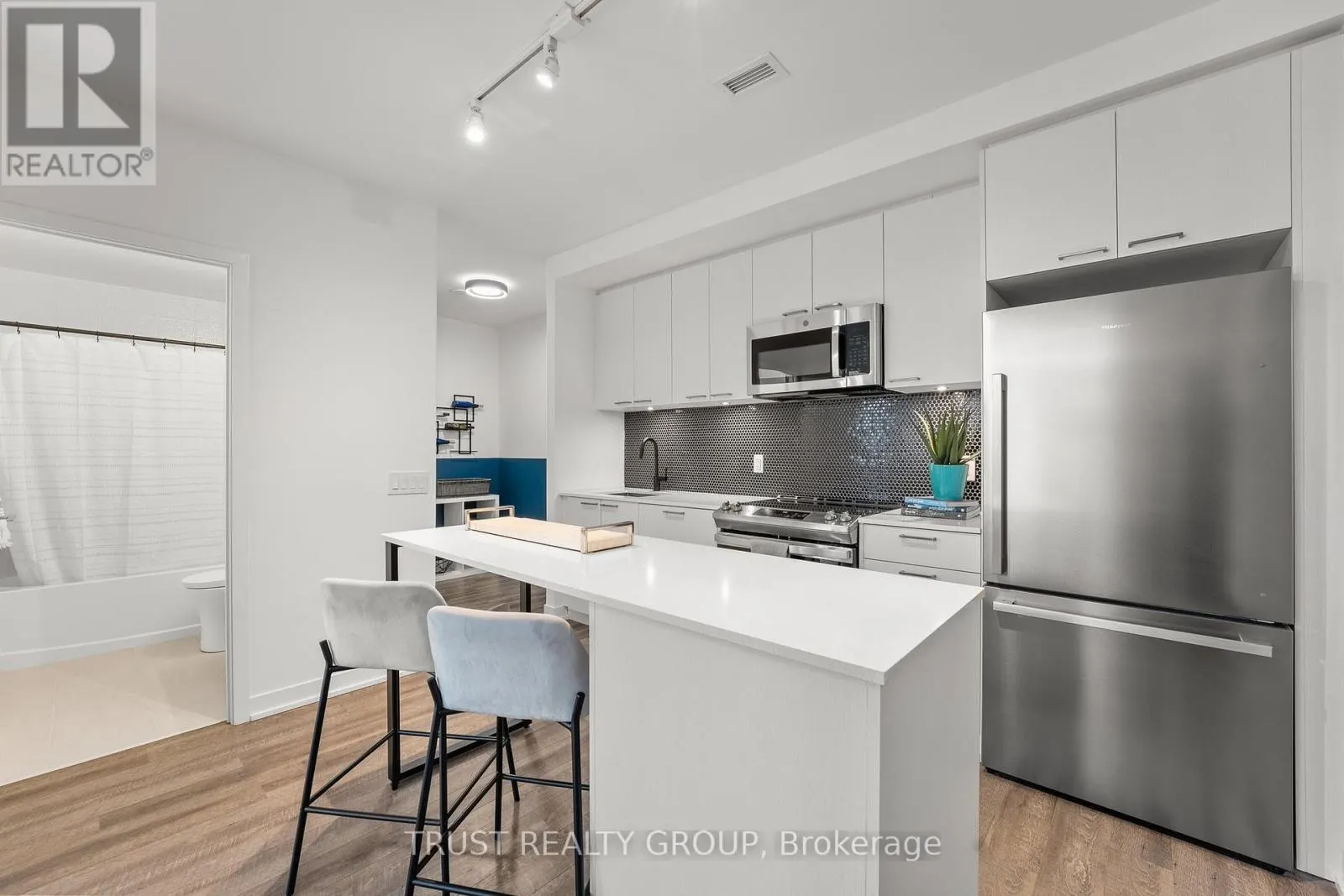 1102 - 1808 ST. CLAIR AVENUE W