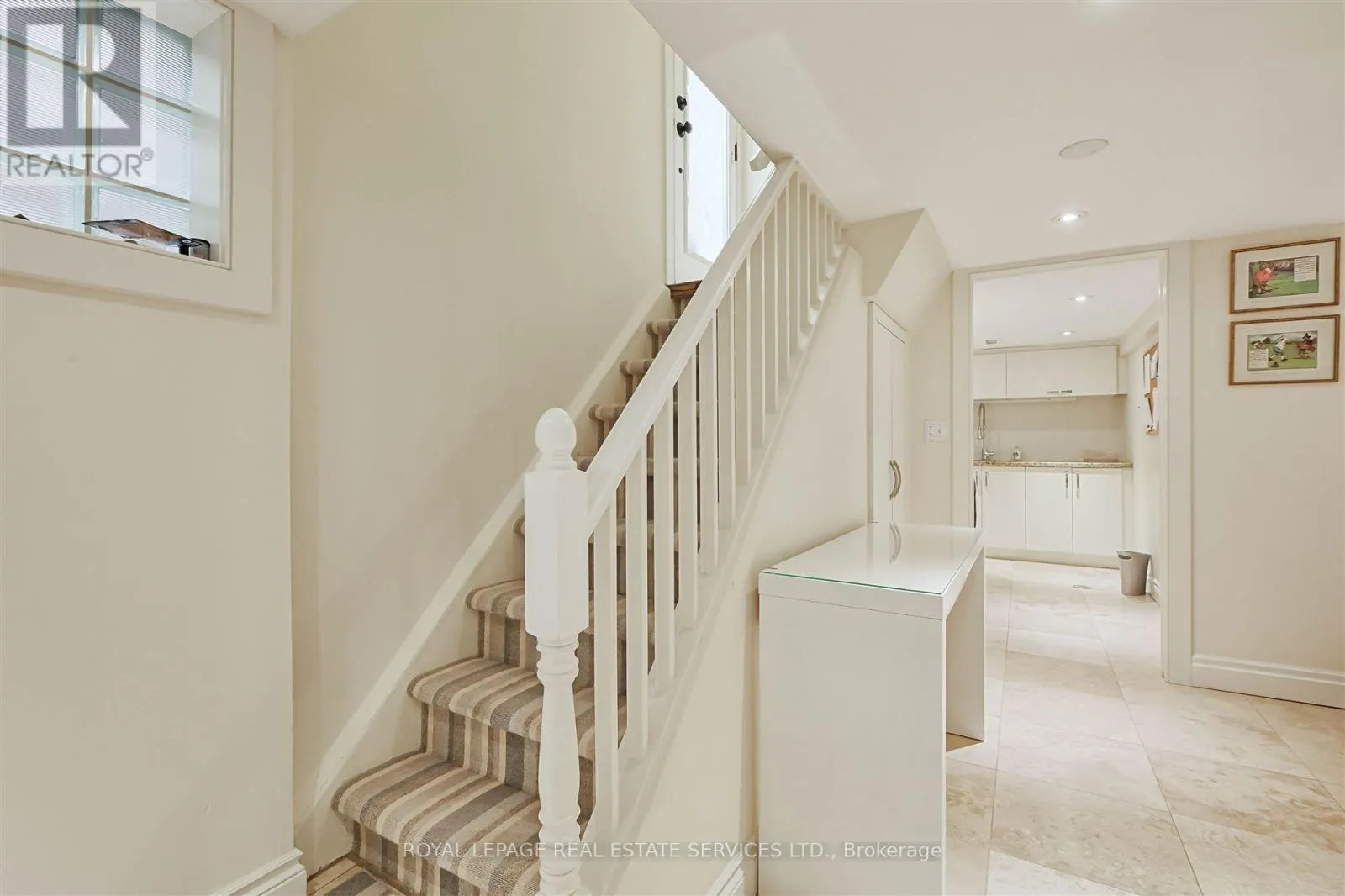 230 THE KINGSWAY