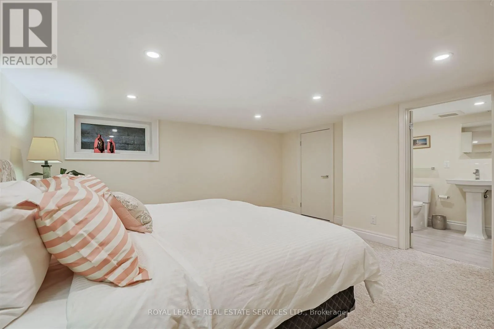 230 THE KINGSWAY