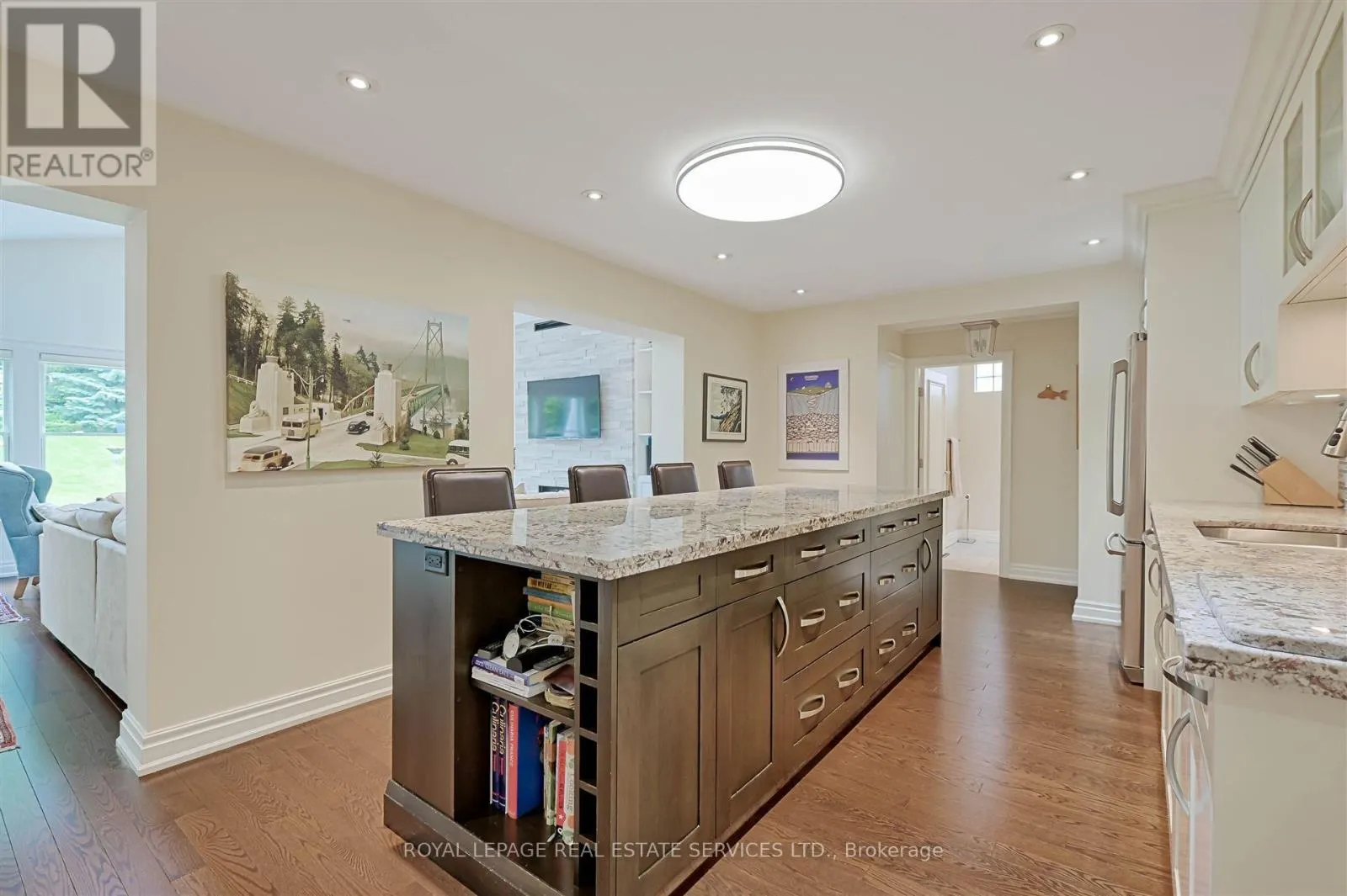 230 THE KINGSWAY