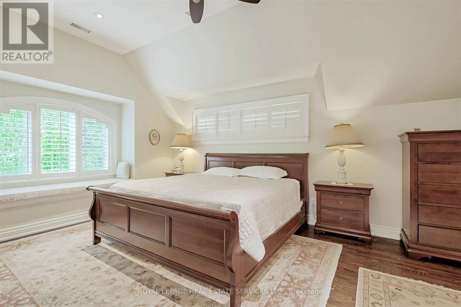 230 THE KINGSWAY