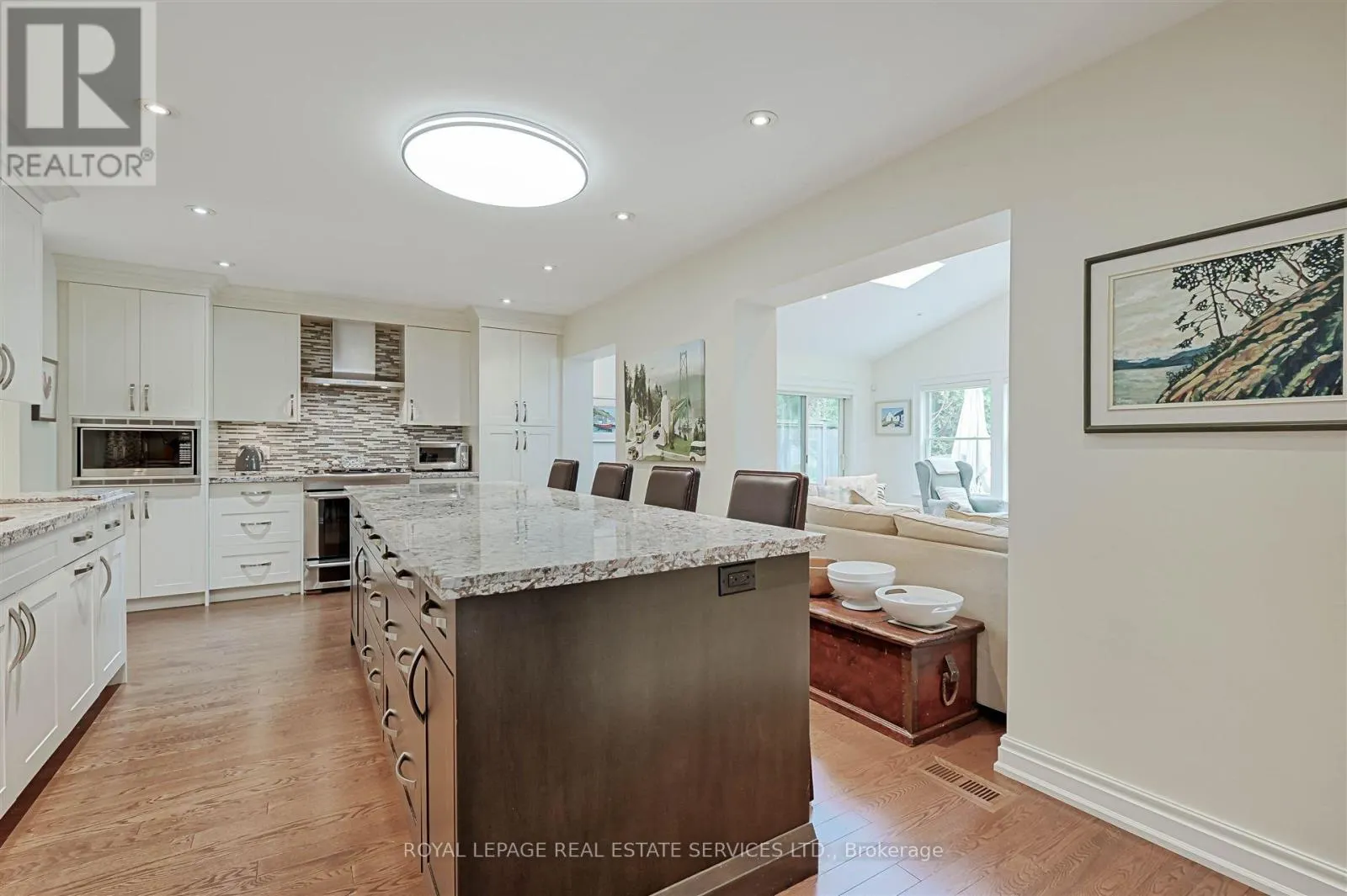 230 THE KINGSWAY