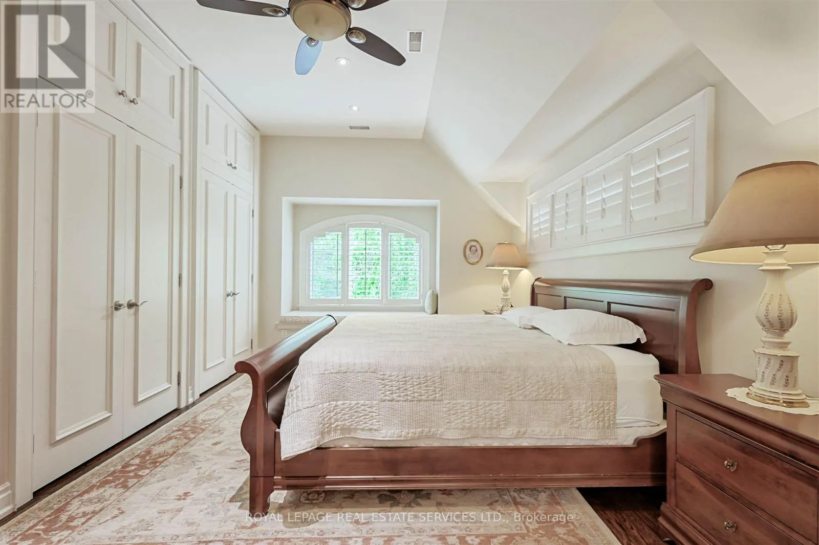 230 THE KINGSWAY