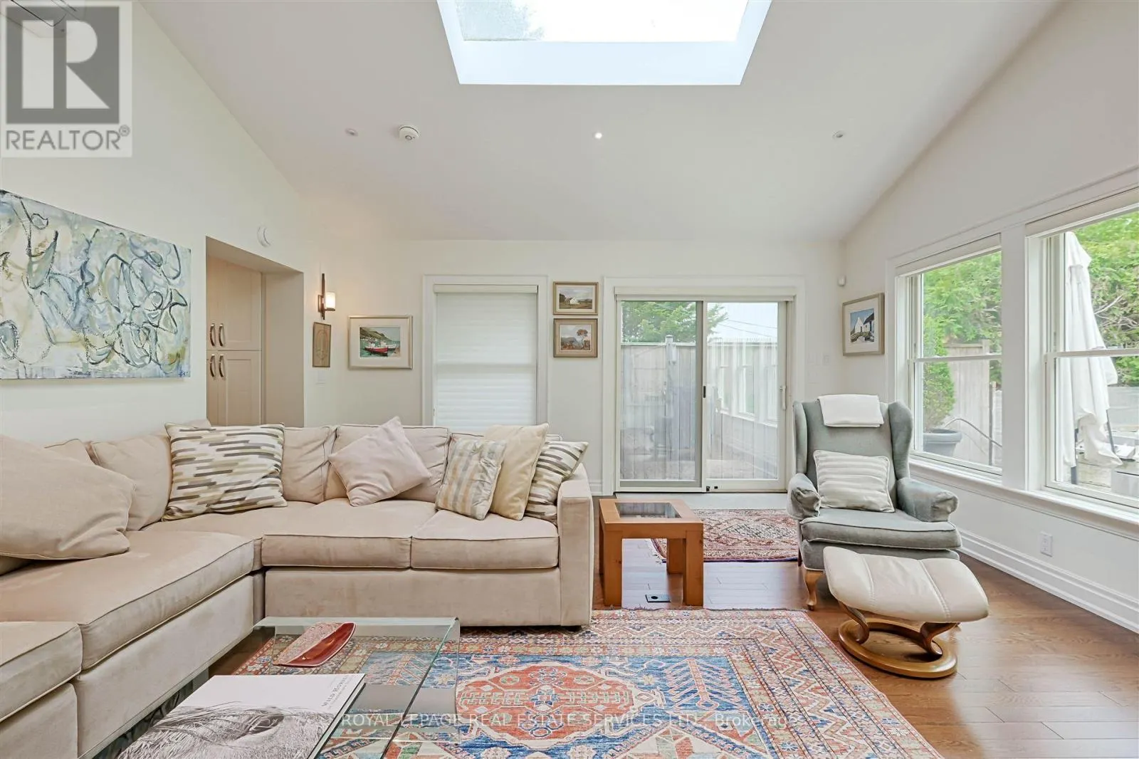 230 THE KINGSWAY