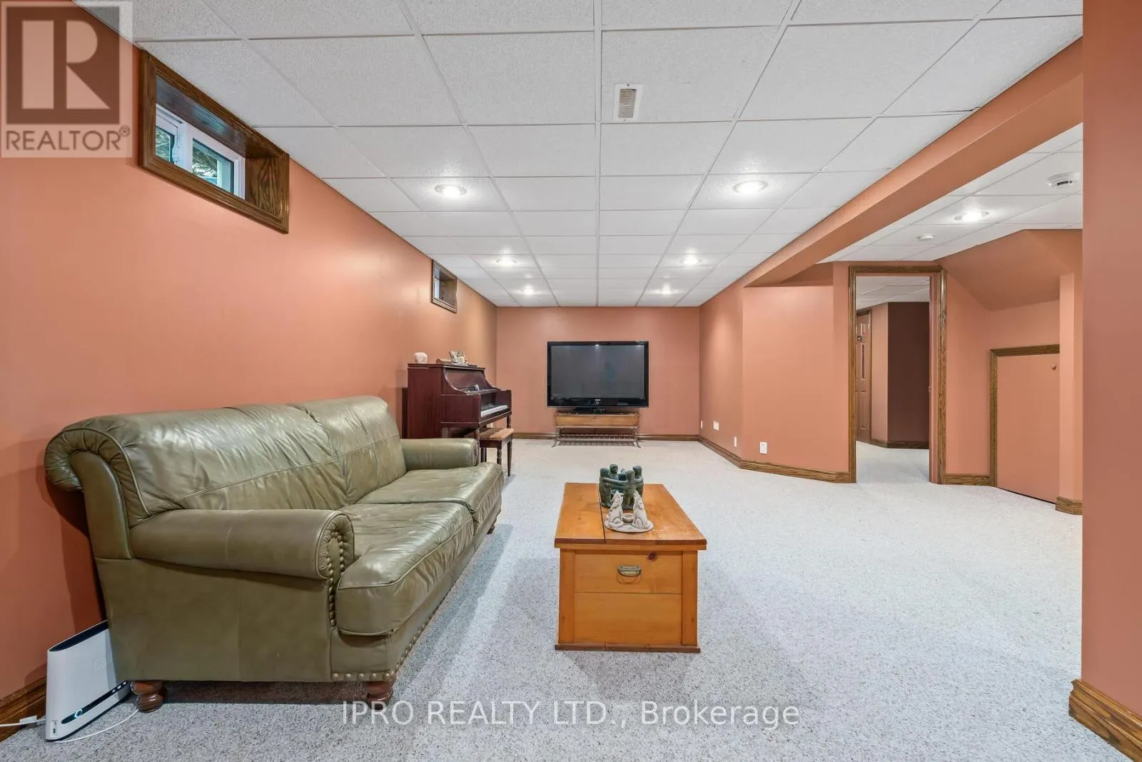 8 JASON CRESCENT