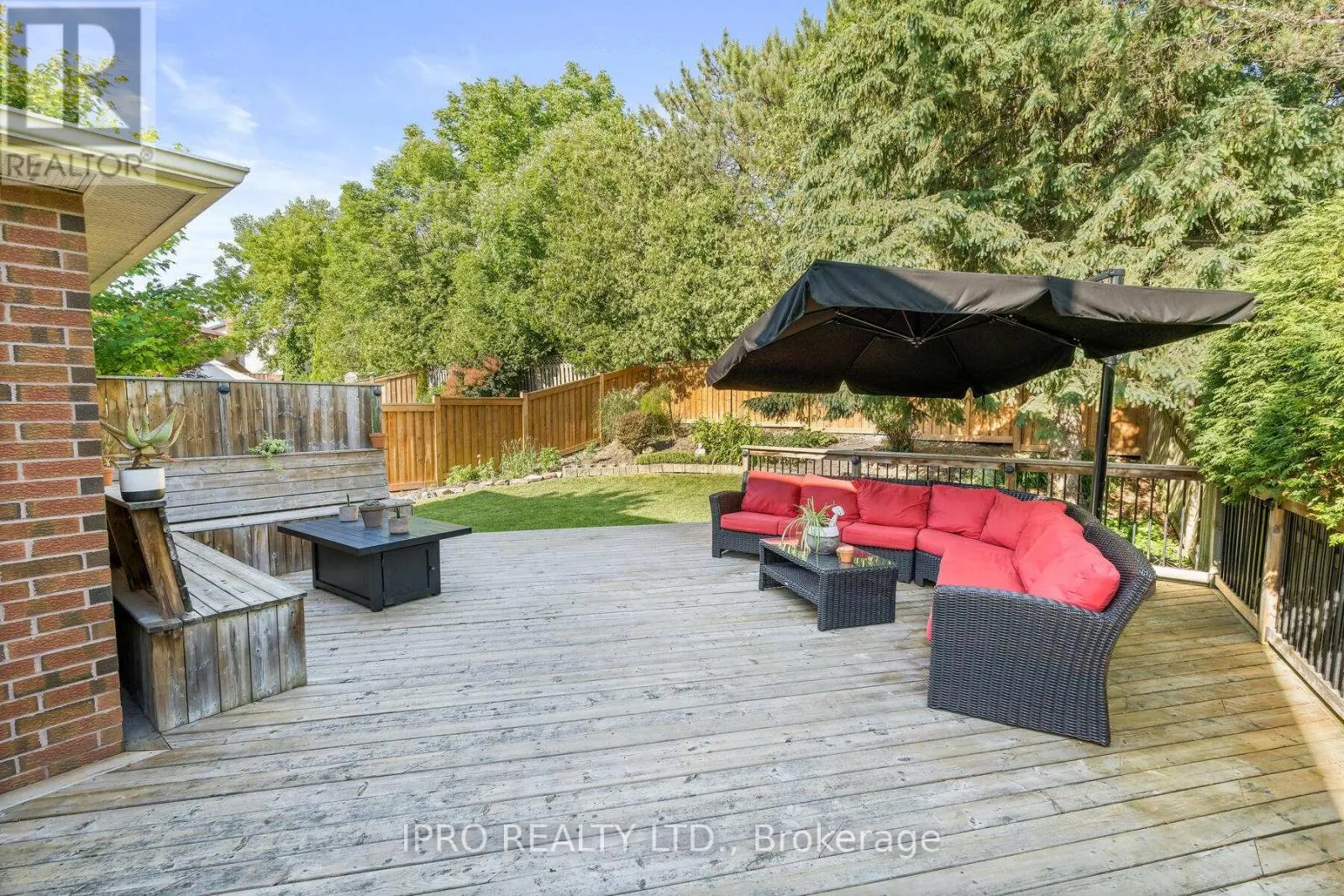 8 JASON CRESCENT
