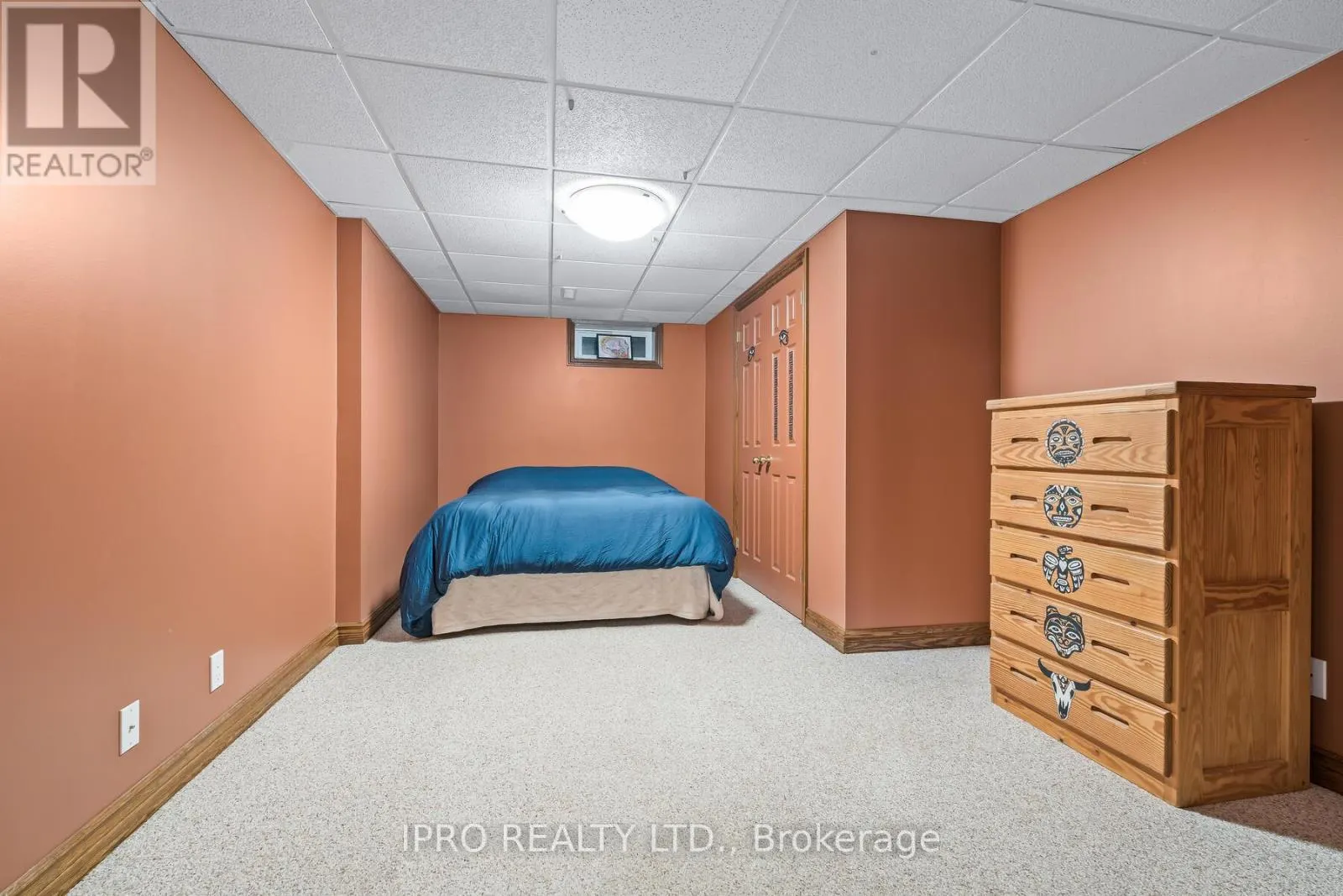 8 JASON CRESCENT