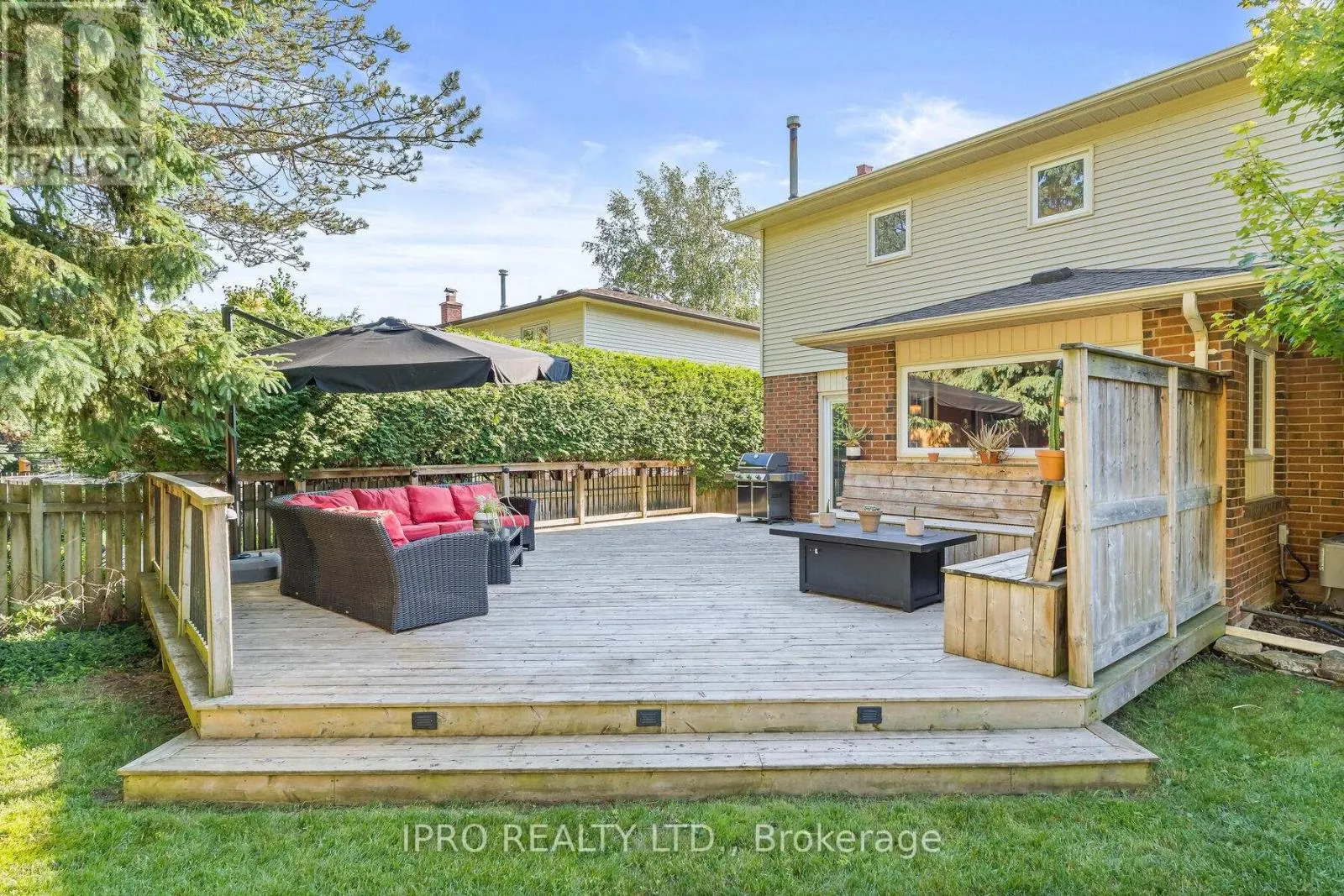 8 JASON CRESCENT