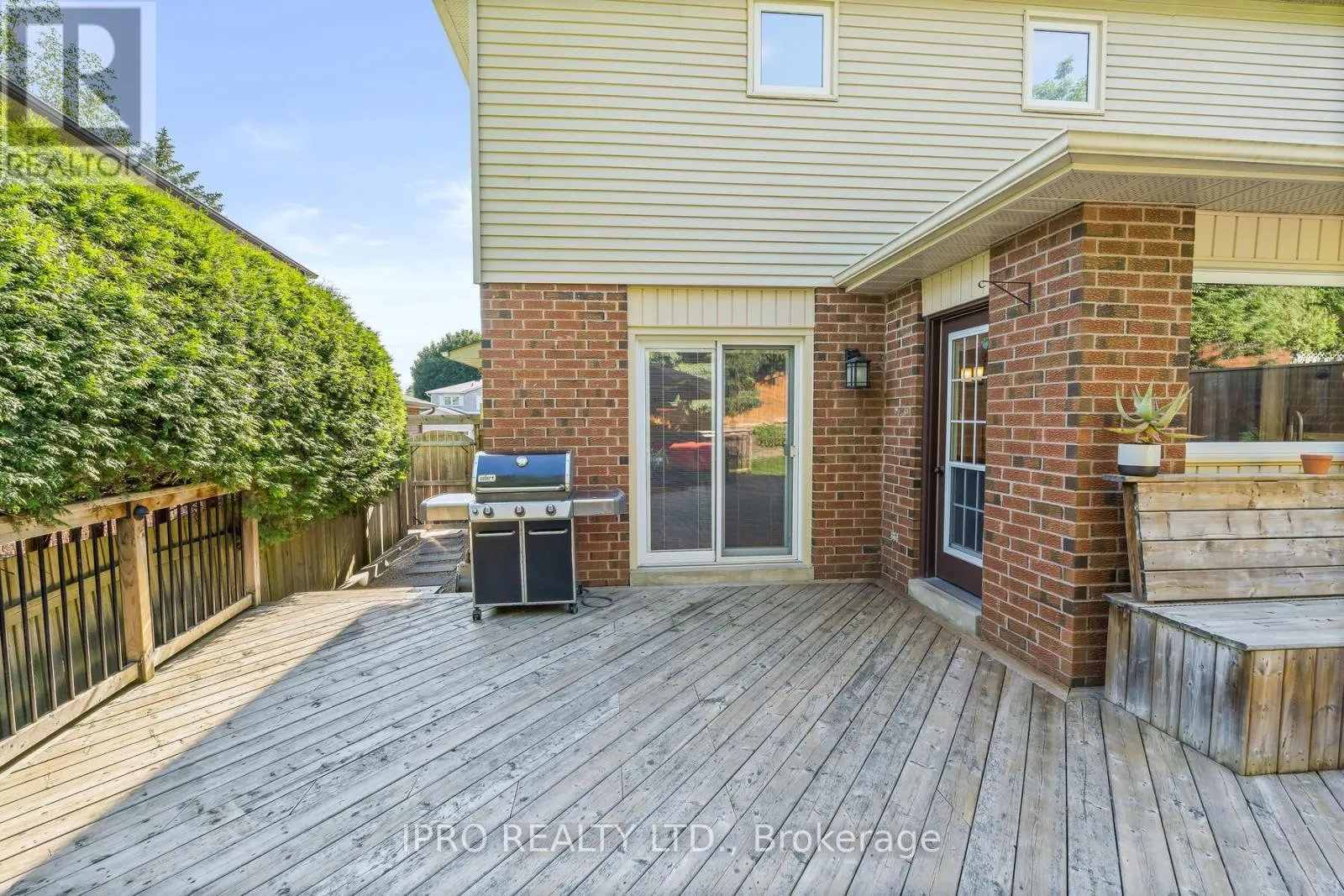 8 JASON CRESCENT