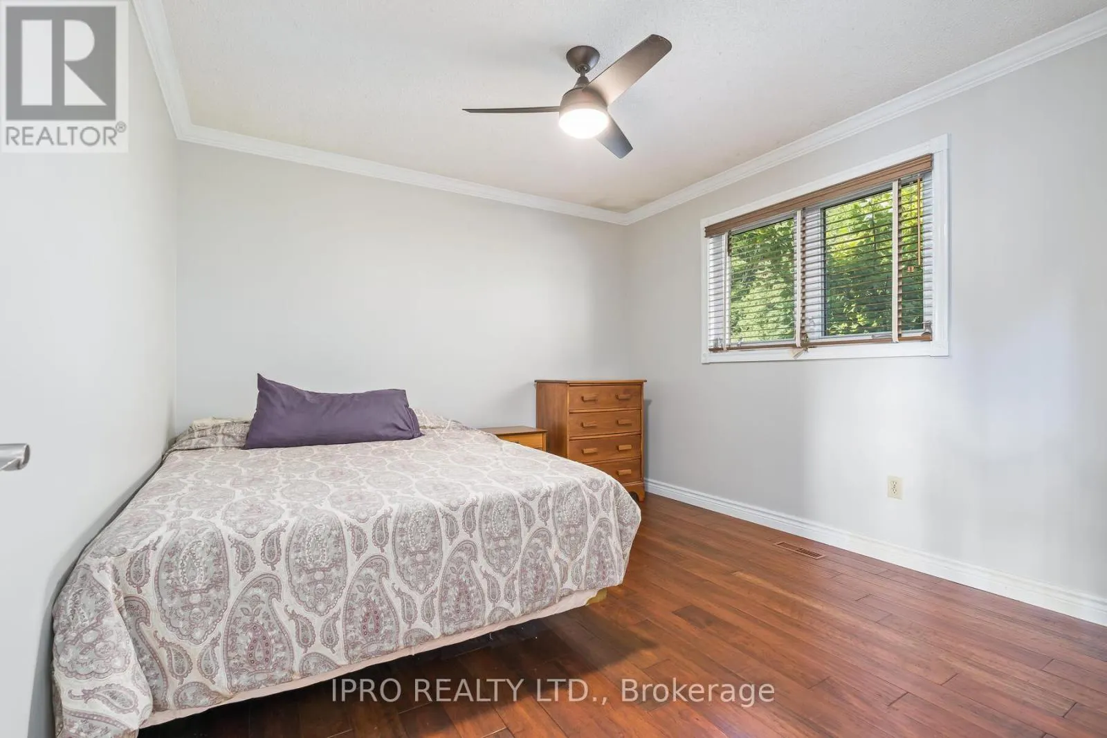 8 JASON CRESCENT