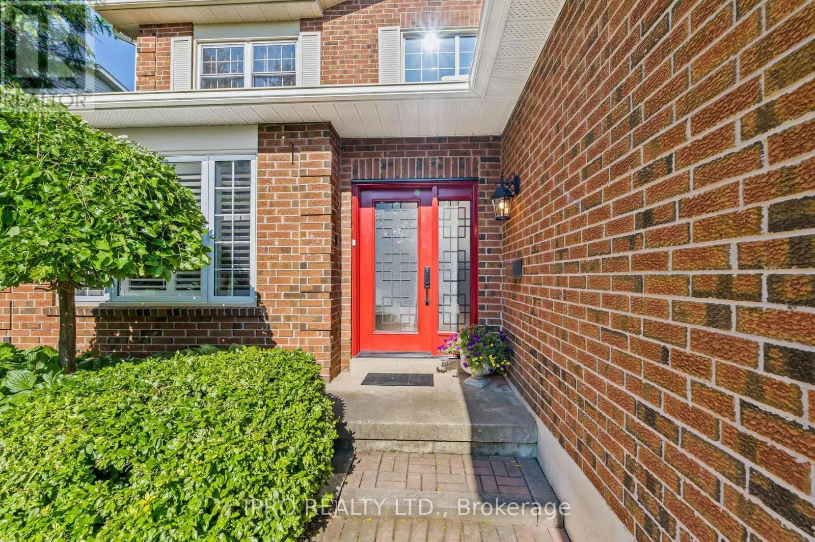 8 JASON CRESCENT