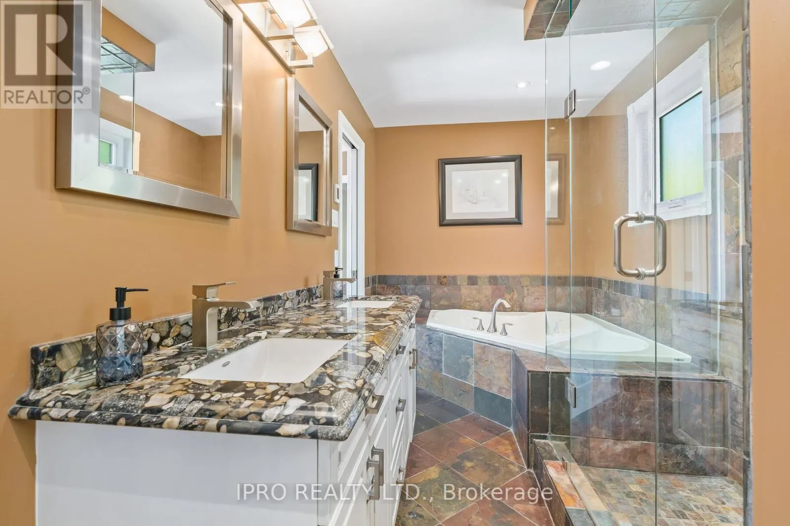 8 JASON CRESCENT